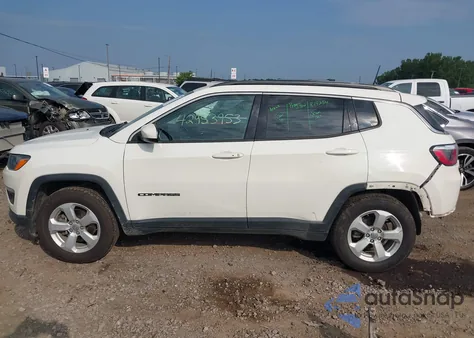 2020 Jeep Compass Latitude 4X4 из США, поврежденный, VIN 3C4NJDBB0LT164610